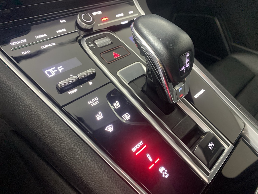 2022 Porsche Panamera 4 Platinum photo 12