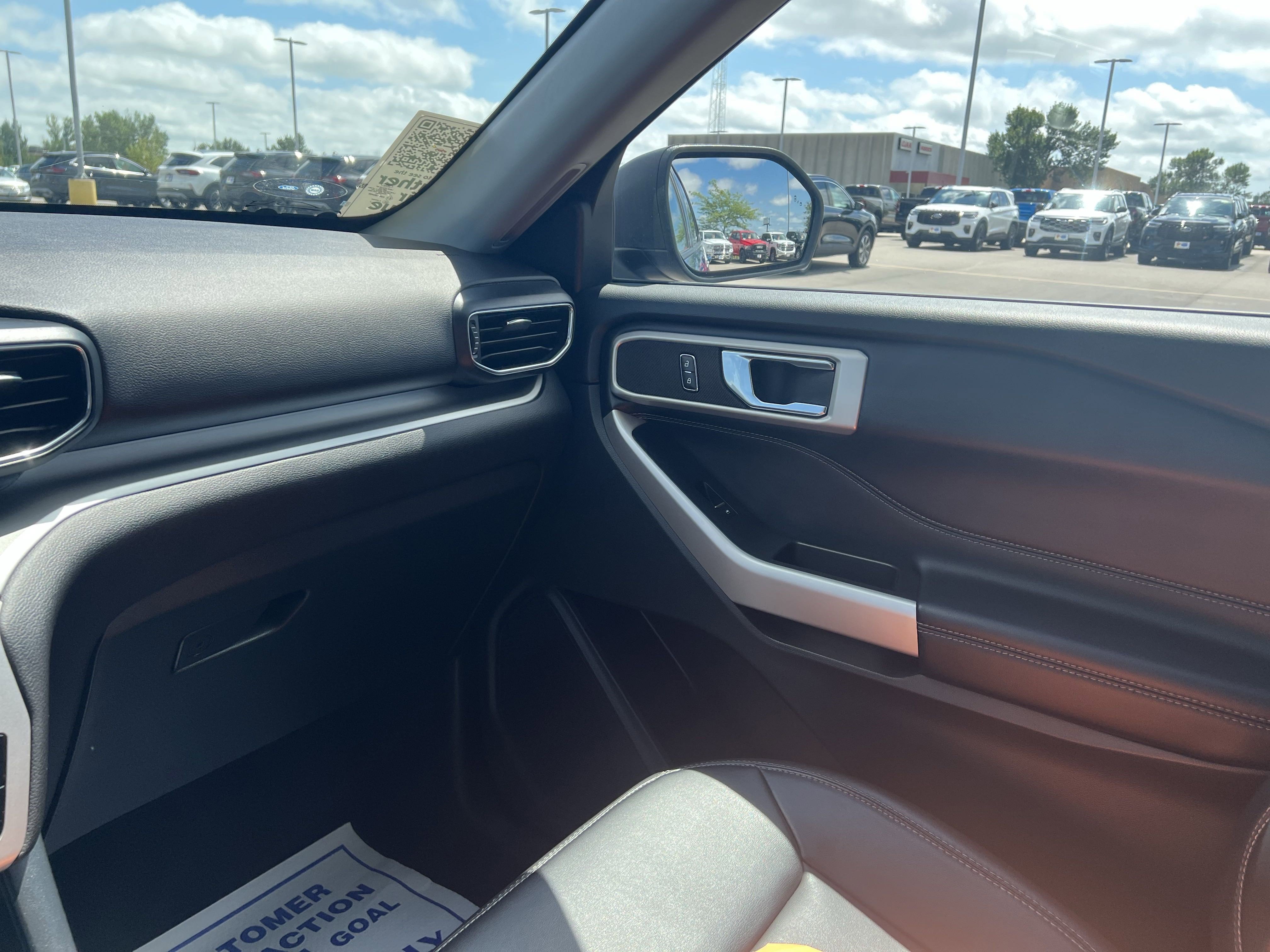 2022 Ford Explorer XLT photo 8