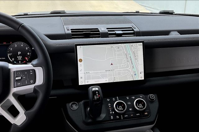 2025 Land Rover Defender 110 S photo 5
