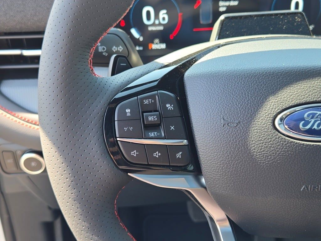 2025 Ford Explorer ST photo 31