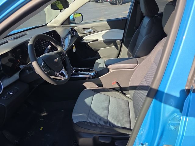 2025 Chevrolet Trax LT photo 9