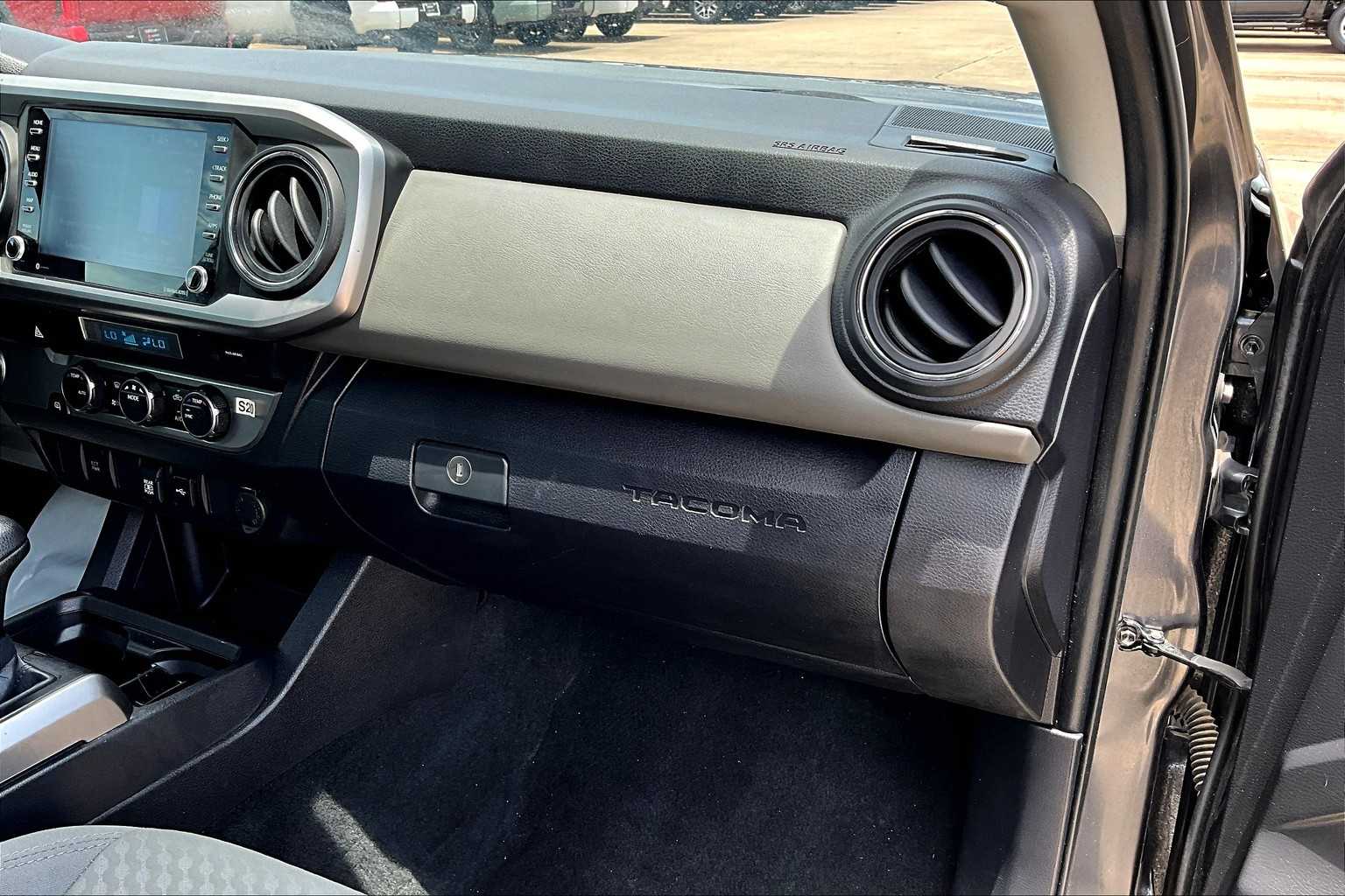 2023 Toyota Tacoma SR5 Double Cab V6 photo 18