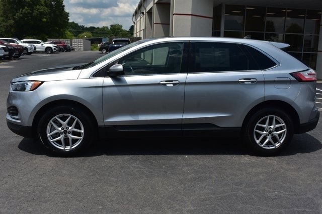 2023 Ford Edge SEL photo 2