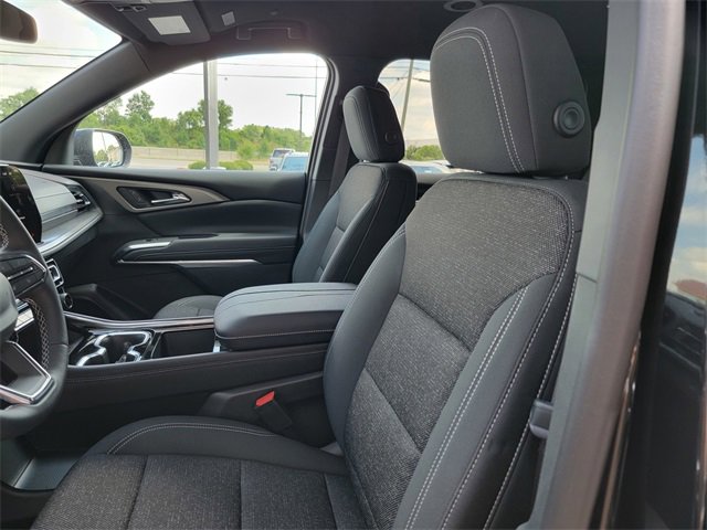 2025 Chevrolet Traverse photo 9