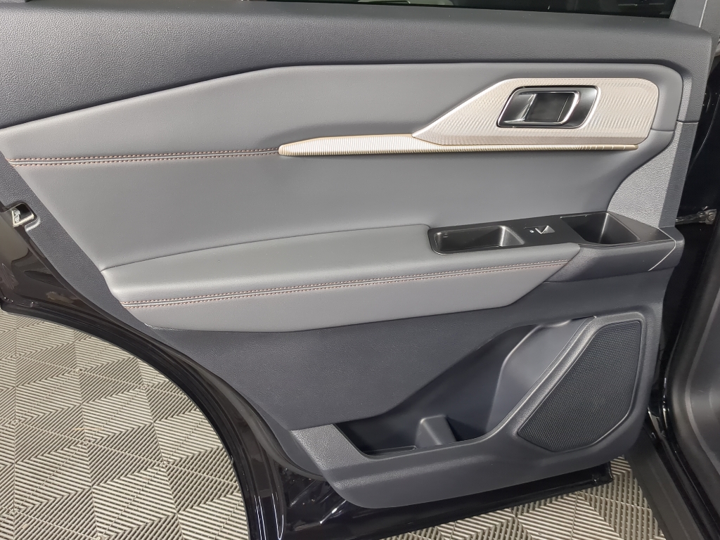 2025 Ford Explorer photo 11