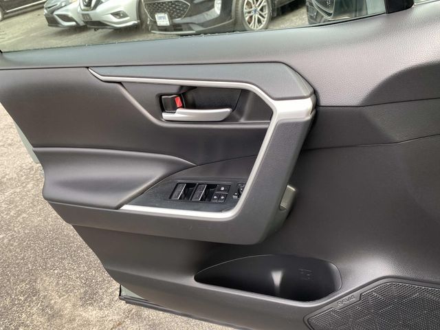 2023 Toyota RAV4 XLE photo 16