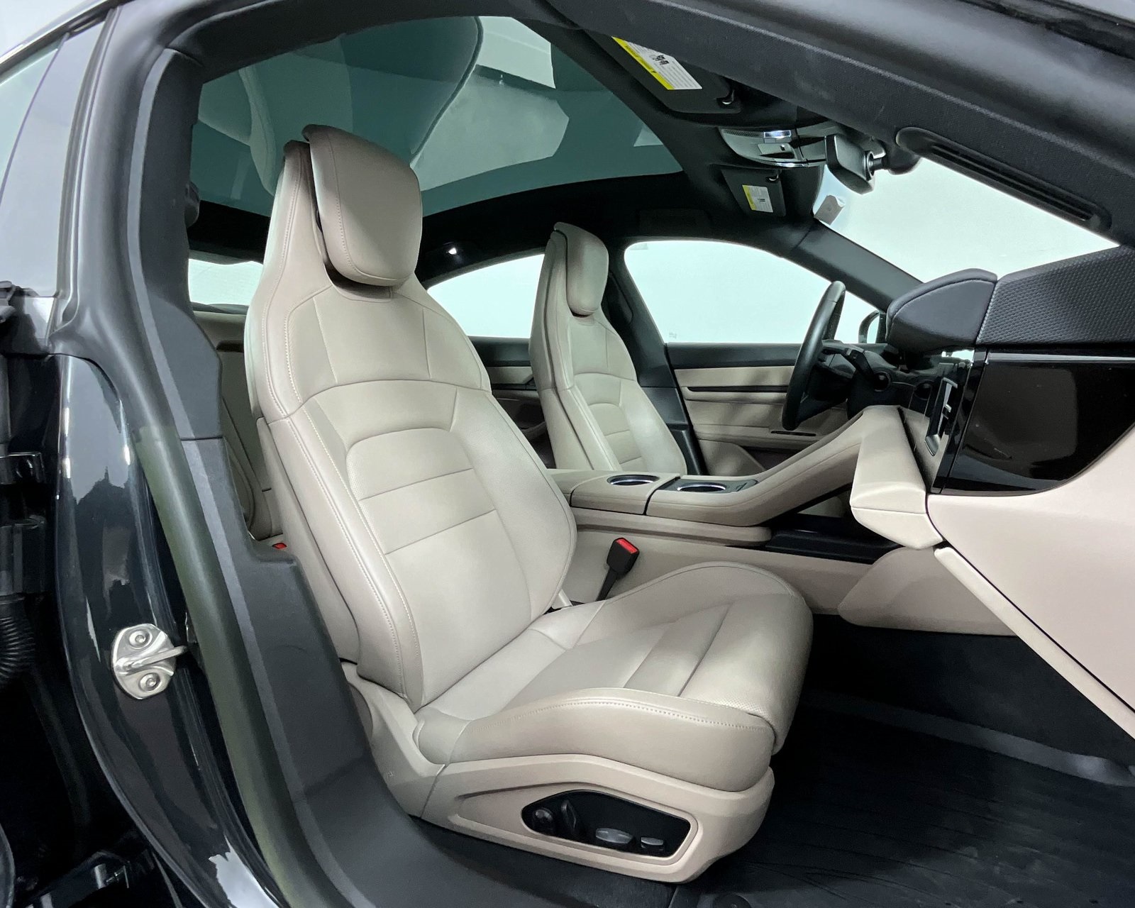 2024 Porsche Taycan photo 20