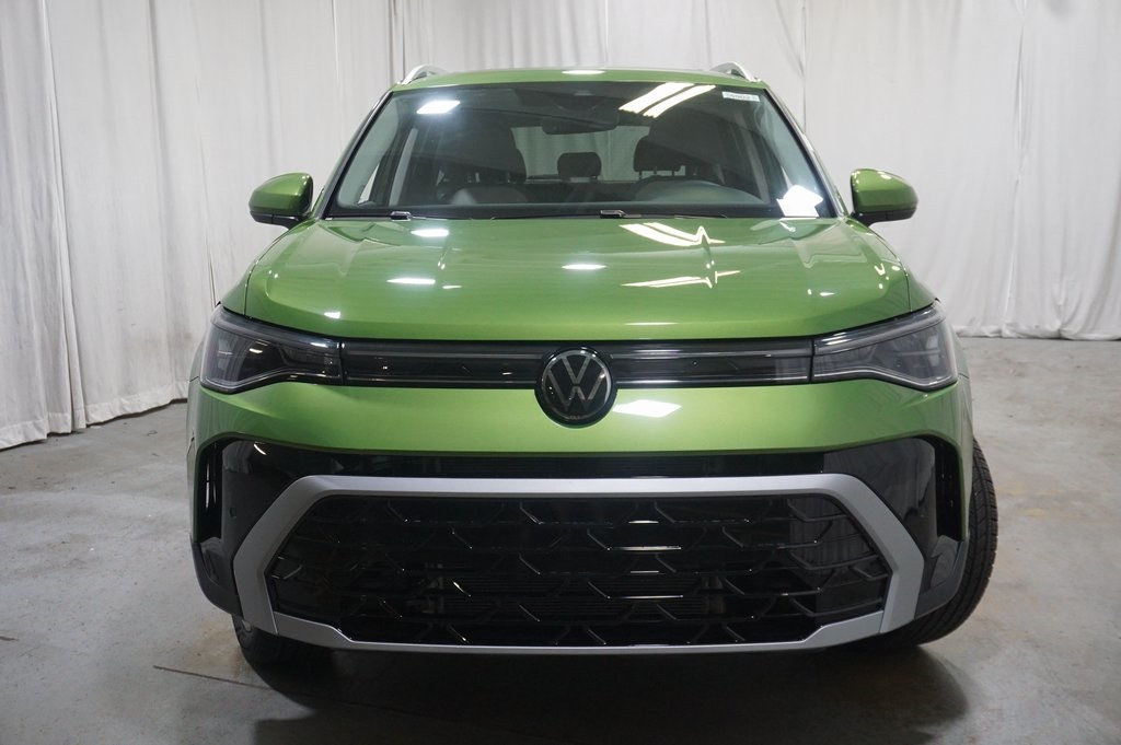 2025 Volkswagen Taos SEL photo 2