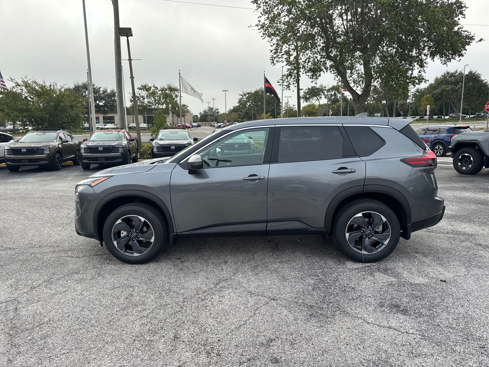 2026 Nissan Rogue SV photo 2