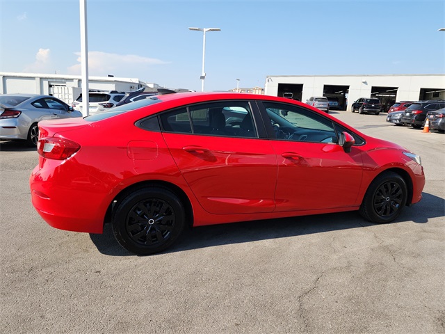 2018 Chevrolet Cruze LS photo 2