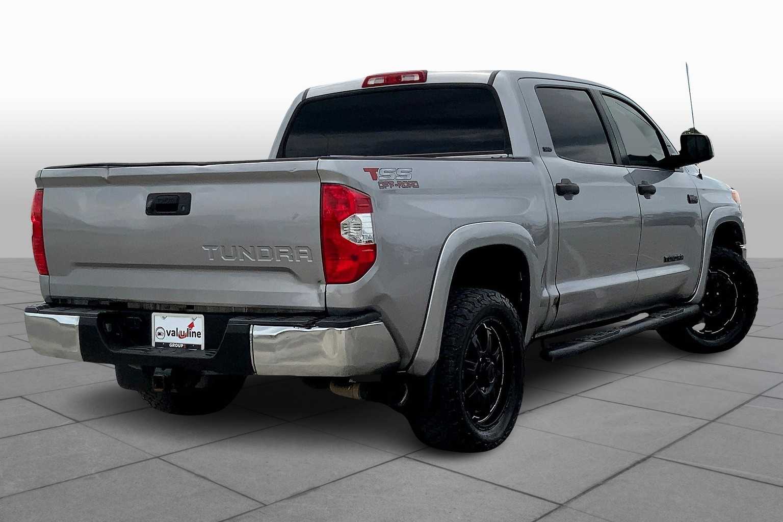 2017 Toyota Tundra SR5 photo 12