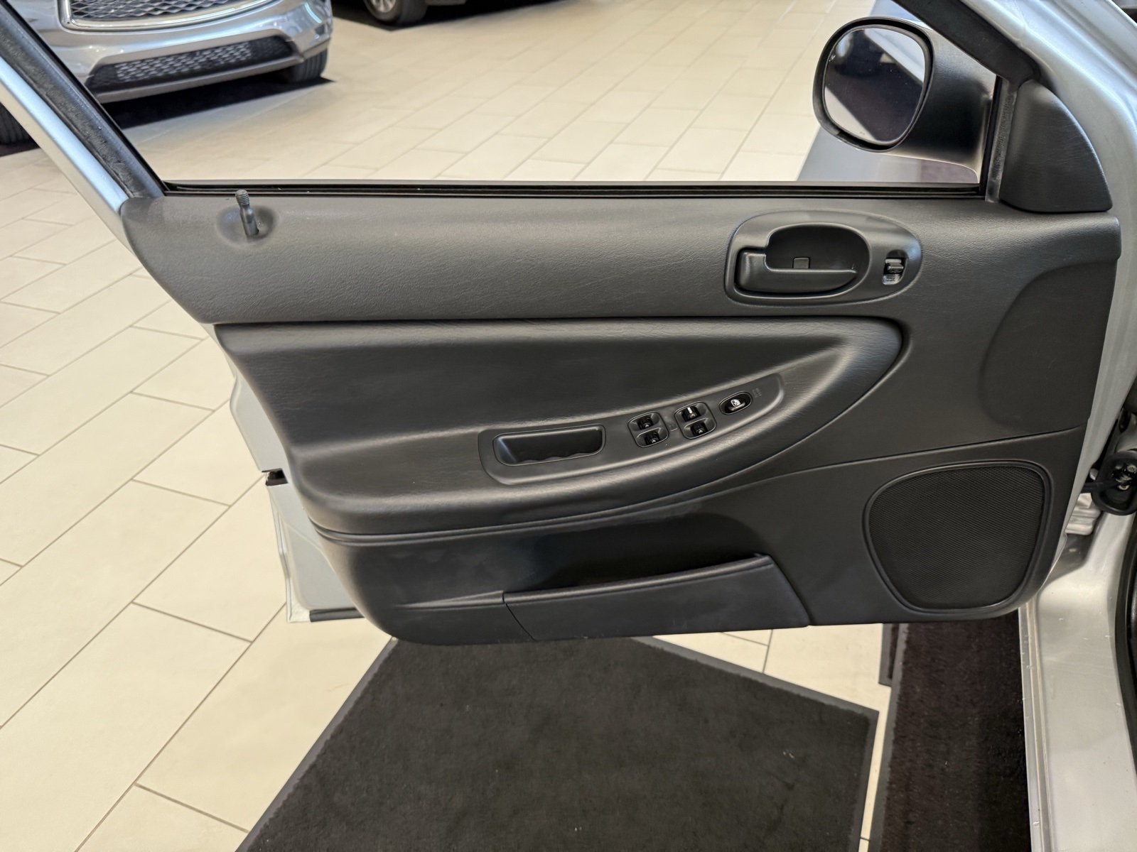 2005 Dodge Stratus SXT photo 19