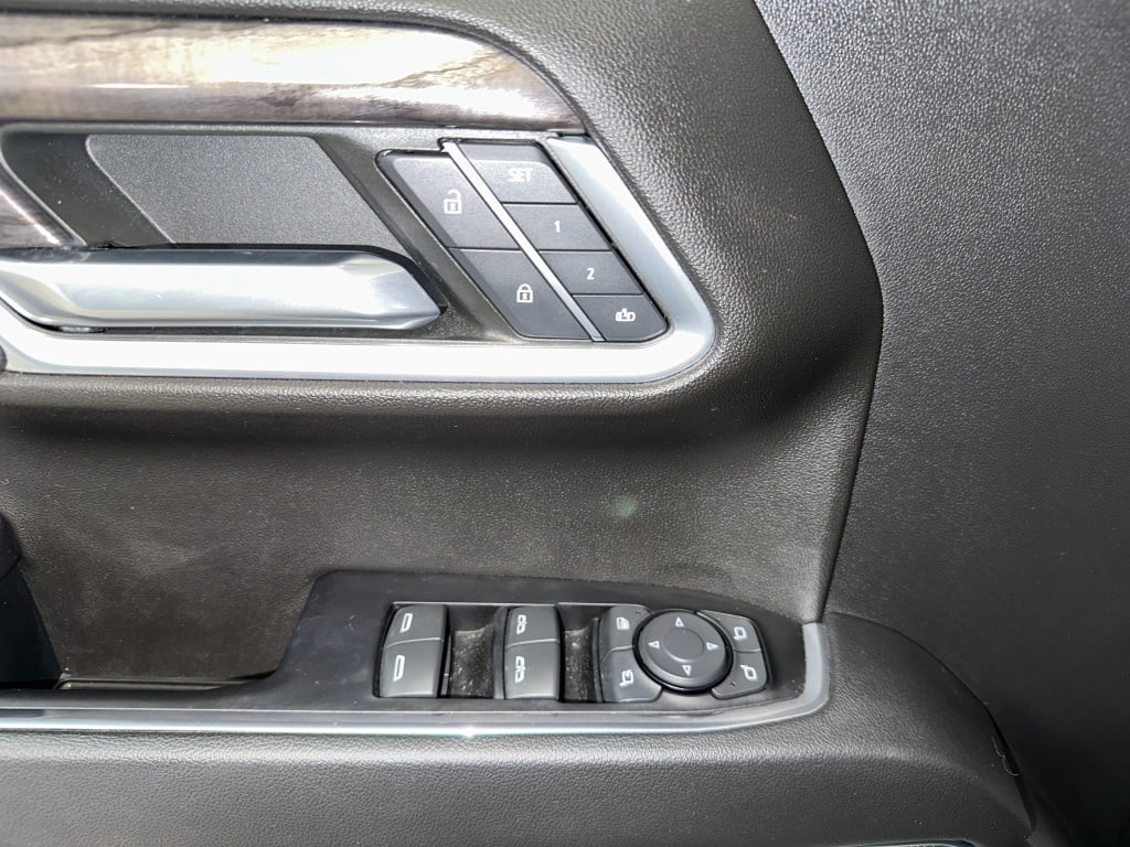 2022 Chevrolet Silverado 1500 LTZ photo 2