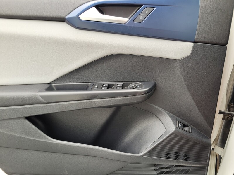 2023 Volkswagen Taos SE photo 25
