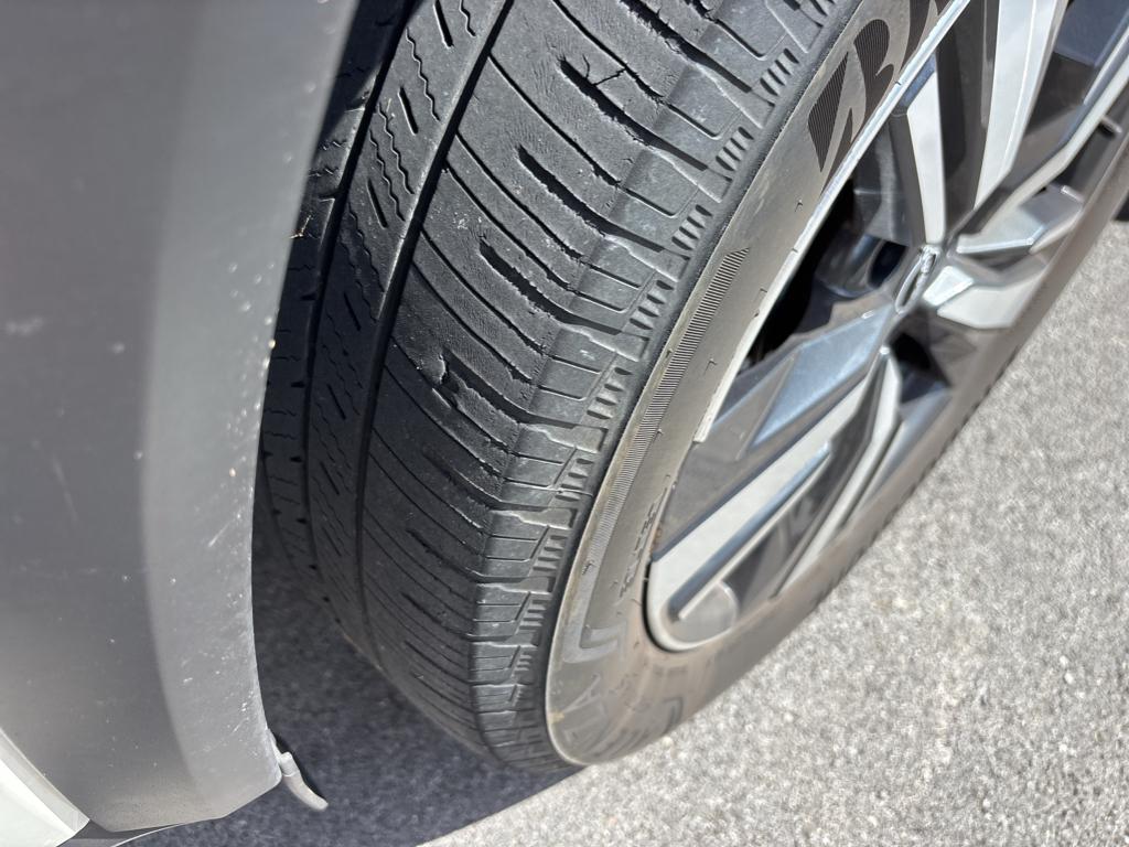 2023 Nissan Rogue Platinum photo 2