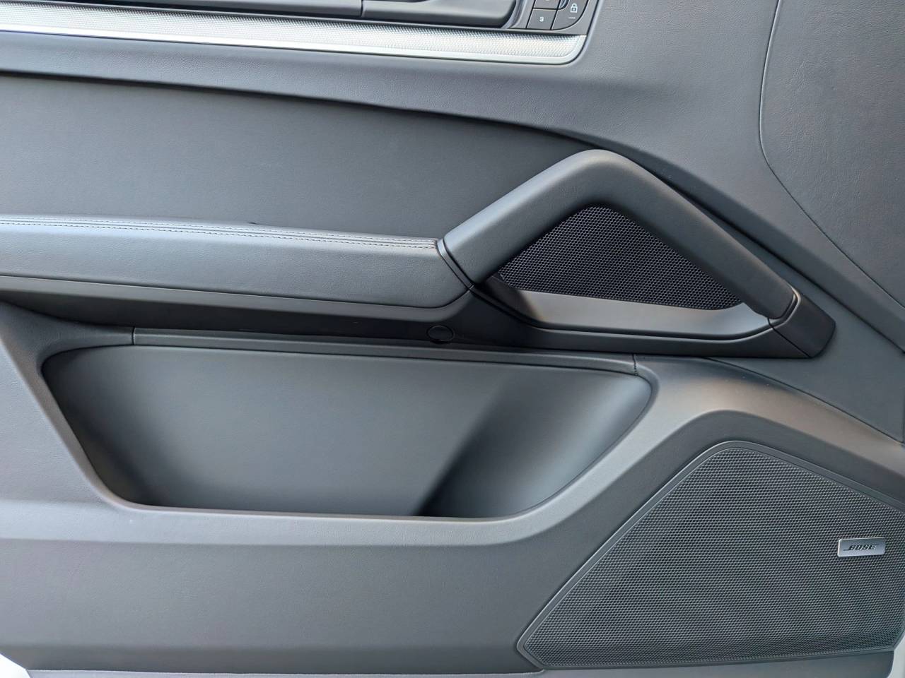 2026 Porsche Cayenne Base photo 12