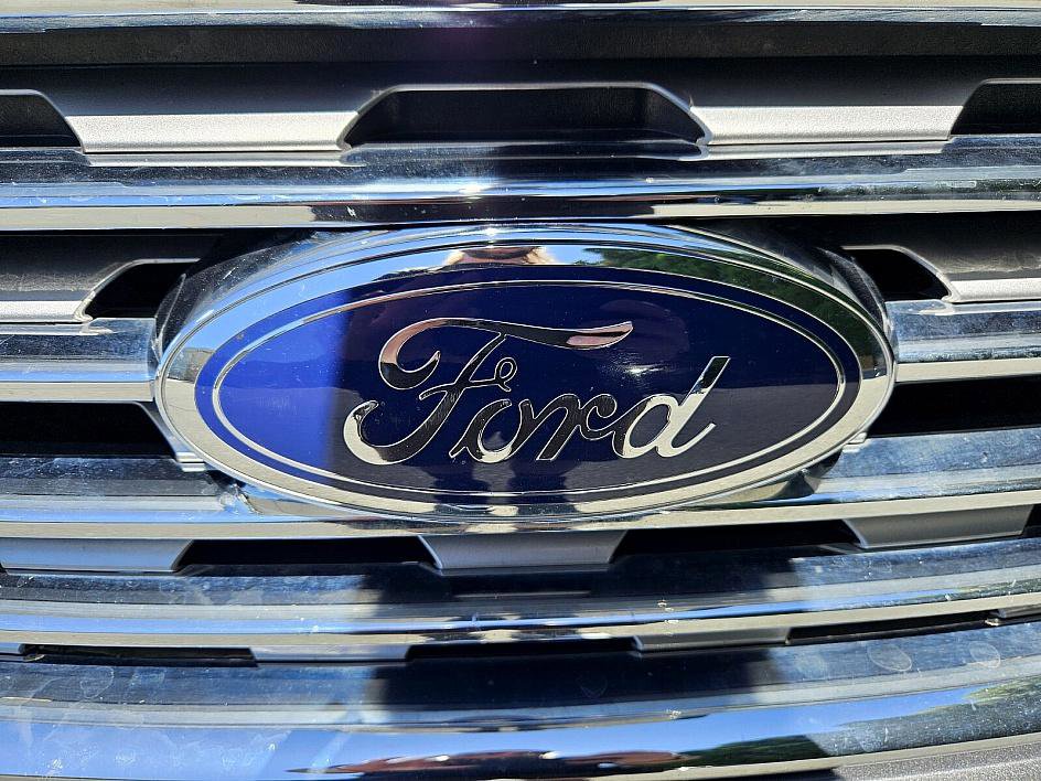 2024 Ford Edge Titanium photo 16