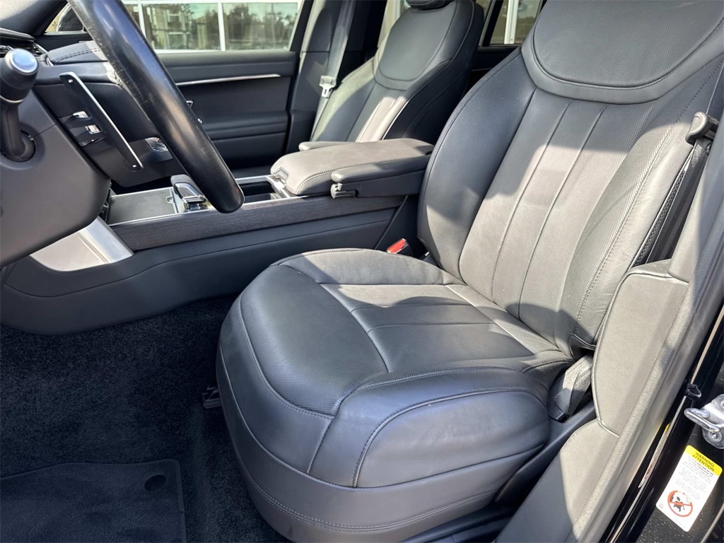 2023 Land Rover Range Rover SE photo 17