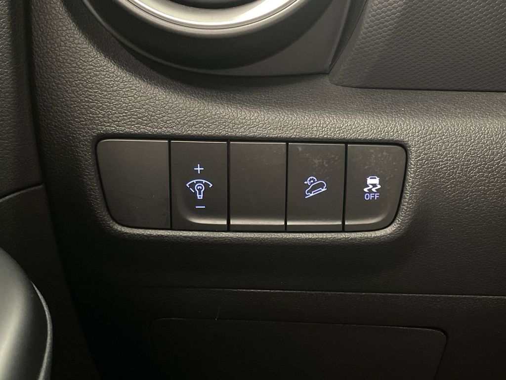 2023 Hyundai Kona SE photo 18