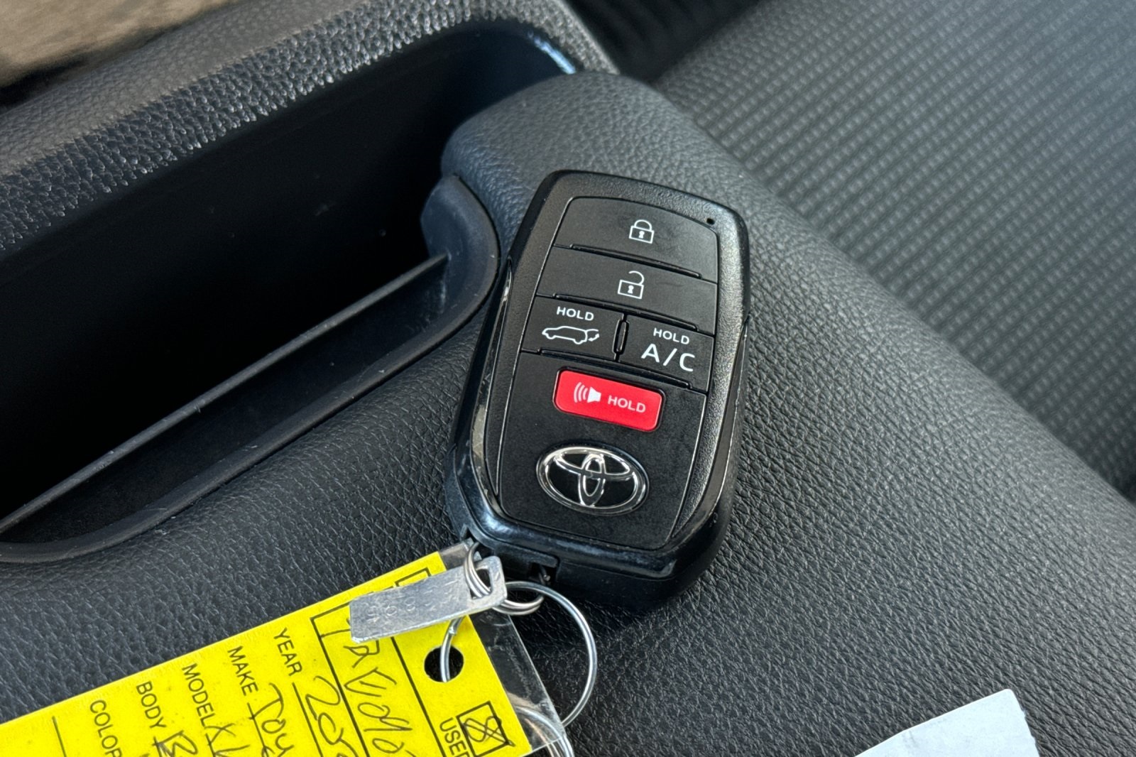 2025 Toyota bZ4X XLE photo 10