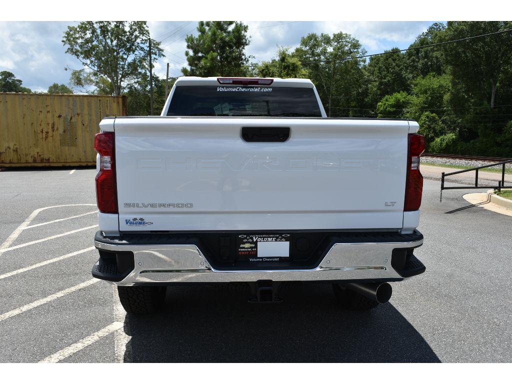 2025 Chevrolet Silverado 2500HD LT photo 2