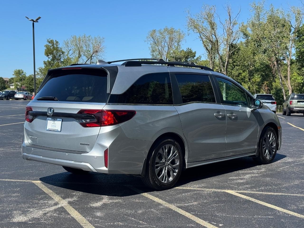 2025 Honda Odyssey Touring photo 3
