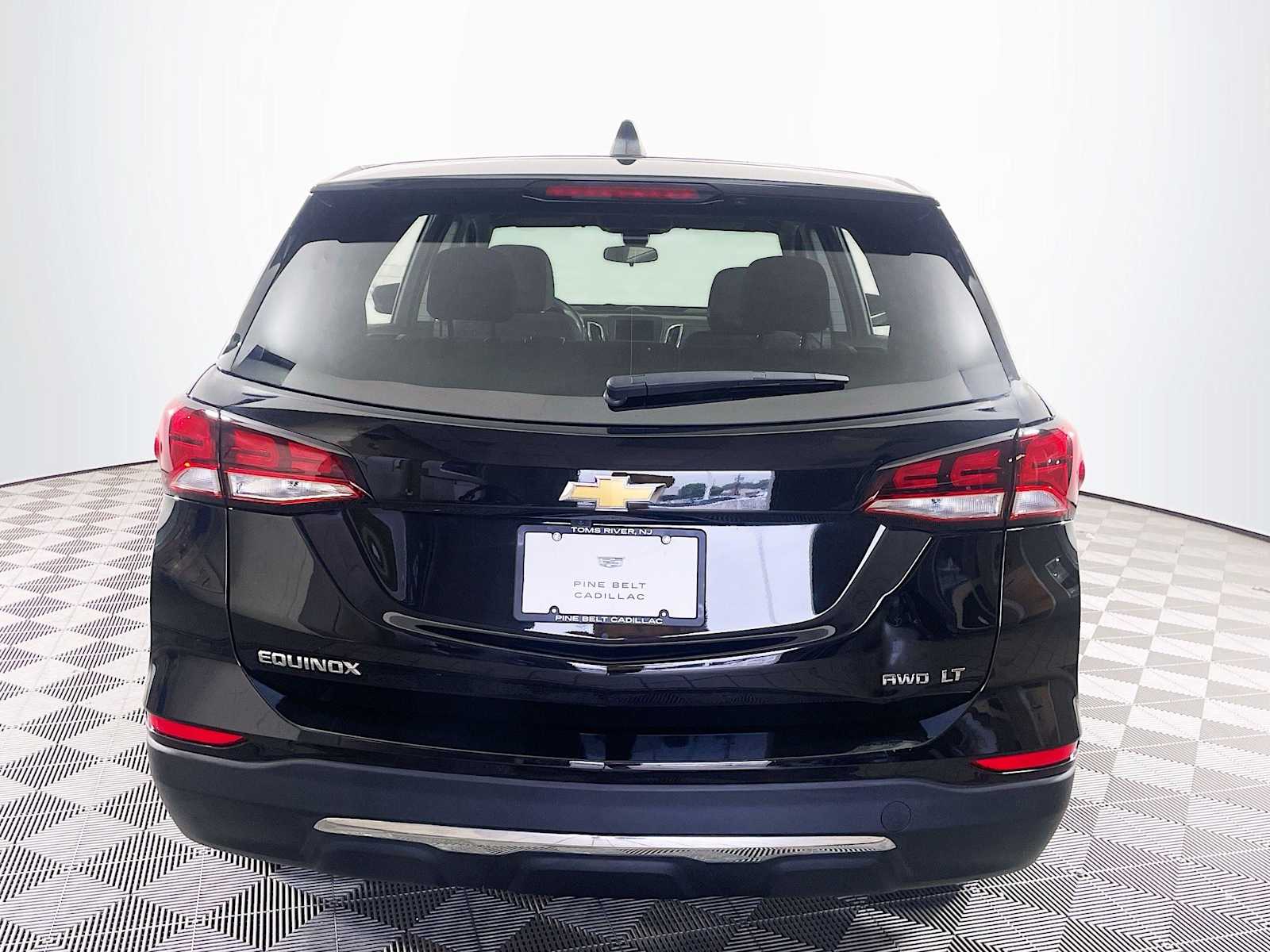 2022 Chevrolet Equinox LT photo 2