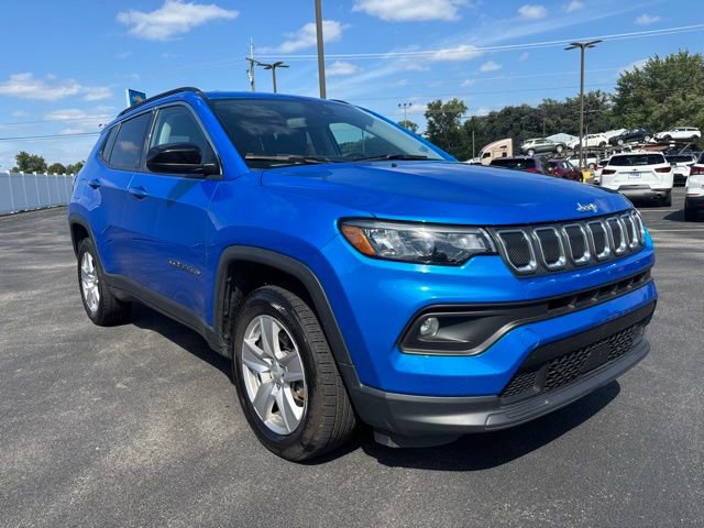 2022 Jeep Compass Latitude photo 2