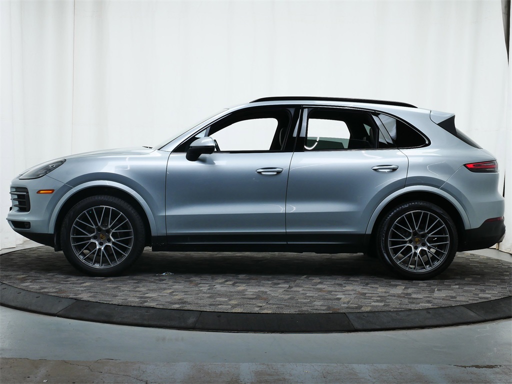 2020 Porsche Cayenne photo 2