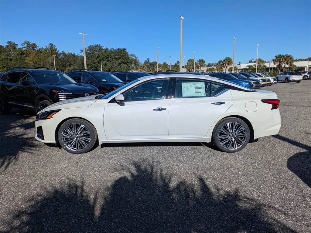 2025 Nissan Altima SL photo 2