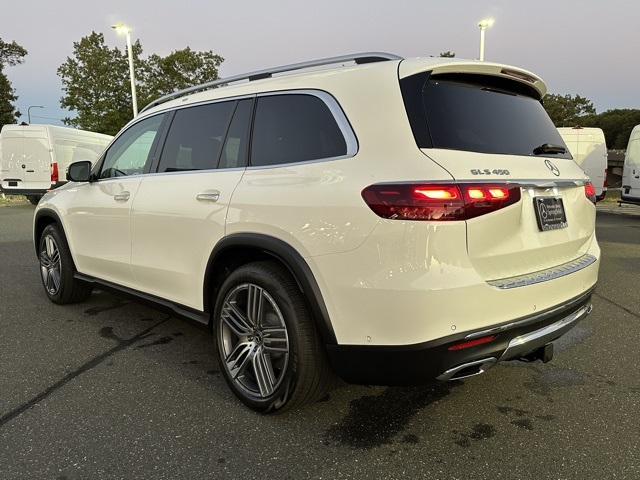 2026 Mercedes Benz GLS 450 4MATIC photo 3