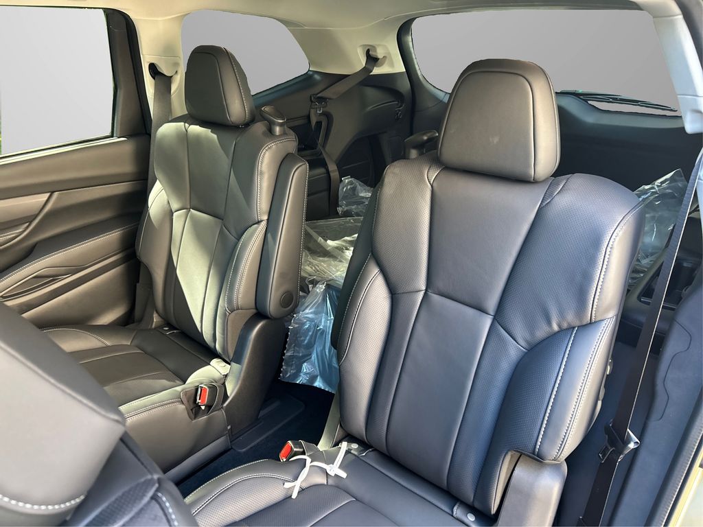 2025 Subaru Ascent Limited photo 10