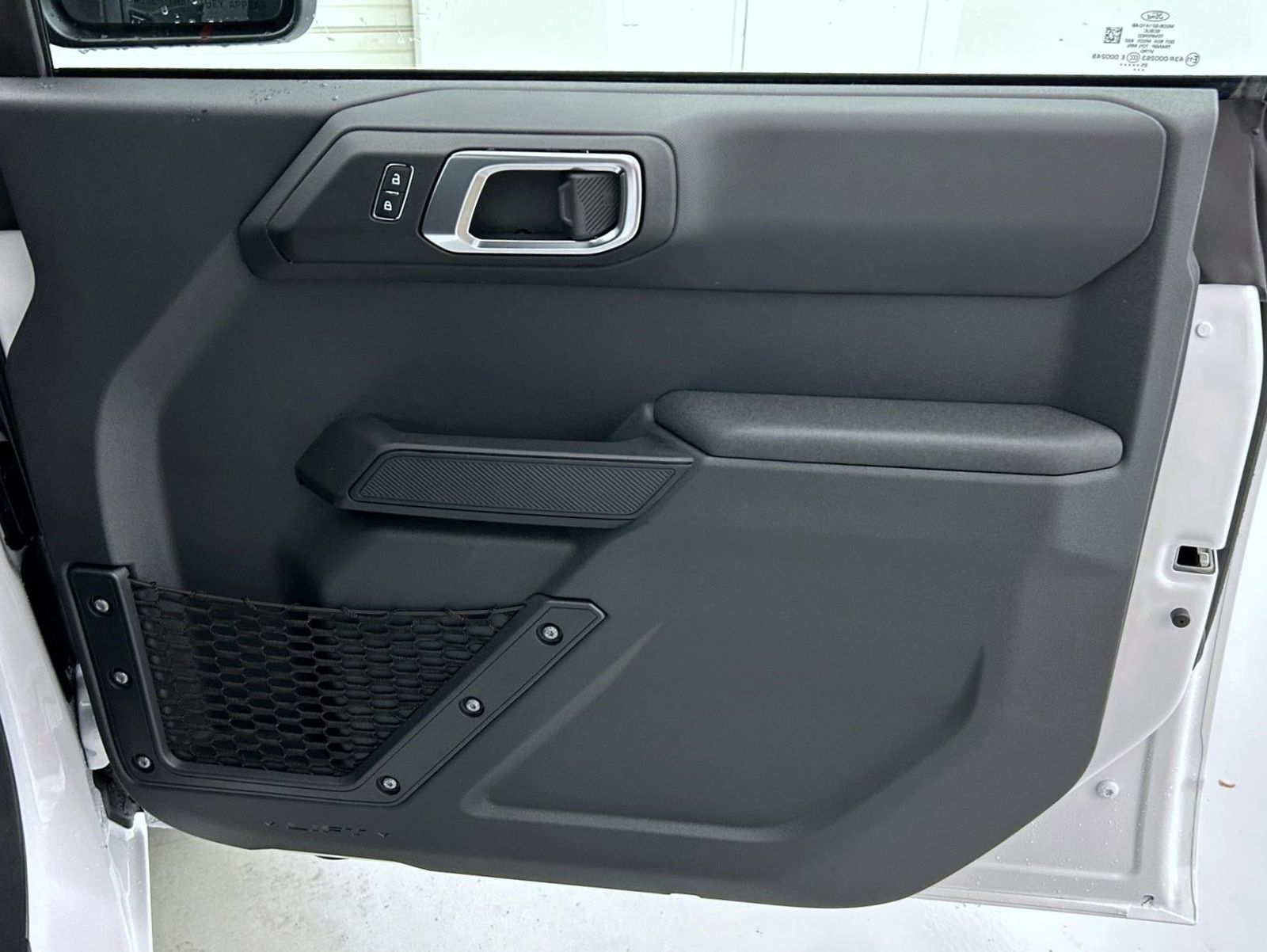 2025 Ford Bronco Base photo 16