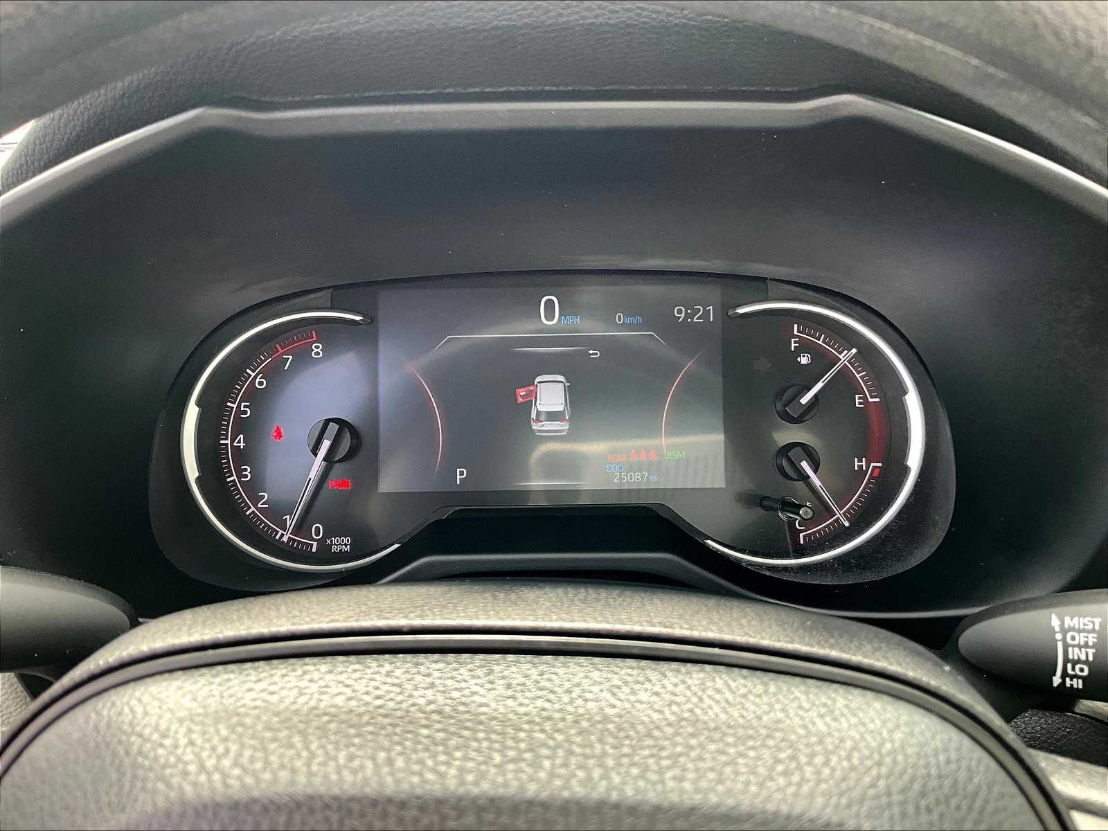 2023 Toyota RAV4 XLE photo 25