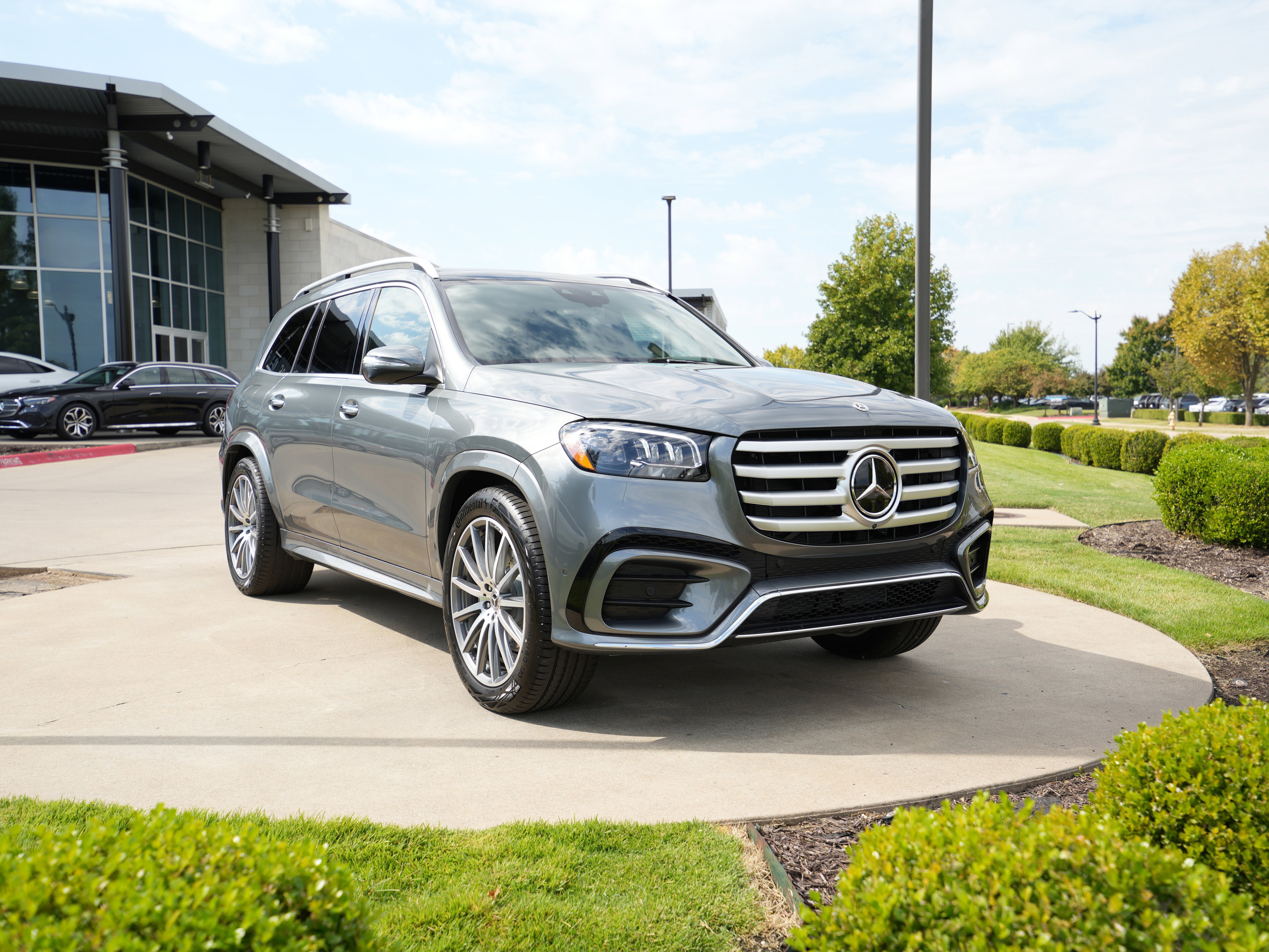 2025 Mercedes-Benz GLS Base's photo