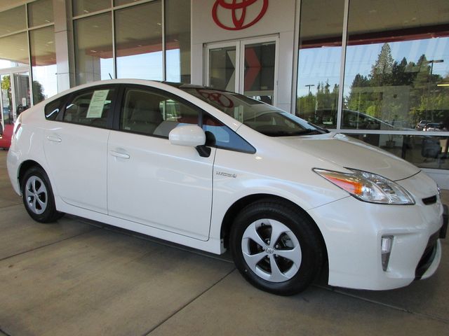 2015 Toyota Prius Four photo 2