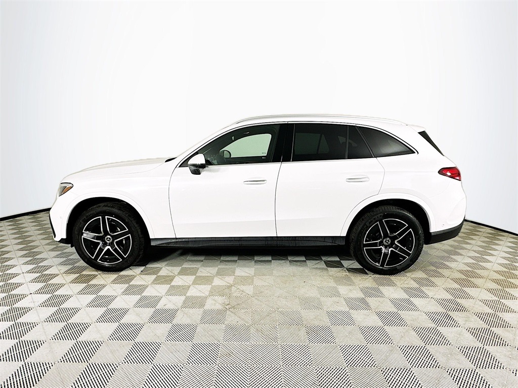 2026 Mercedes Benz GLC 300 4MATIC photo 4