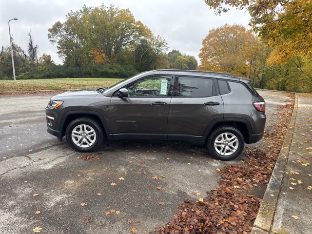 2018 Jeep Compass Sport photo 3
