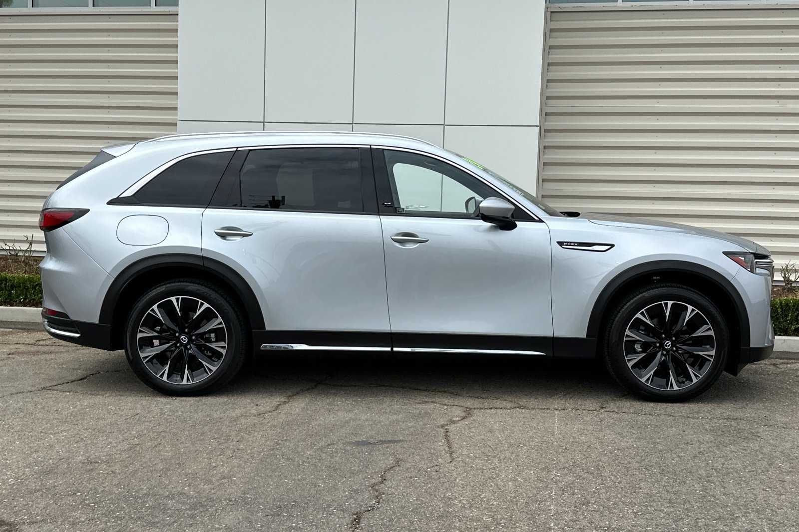 2024 Mazda CX-90 Premium Plus photo 2