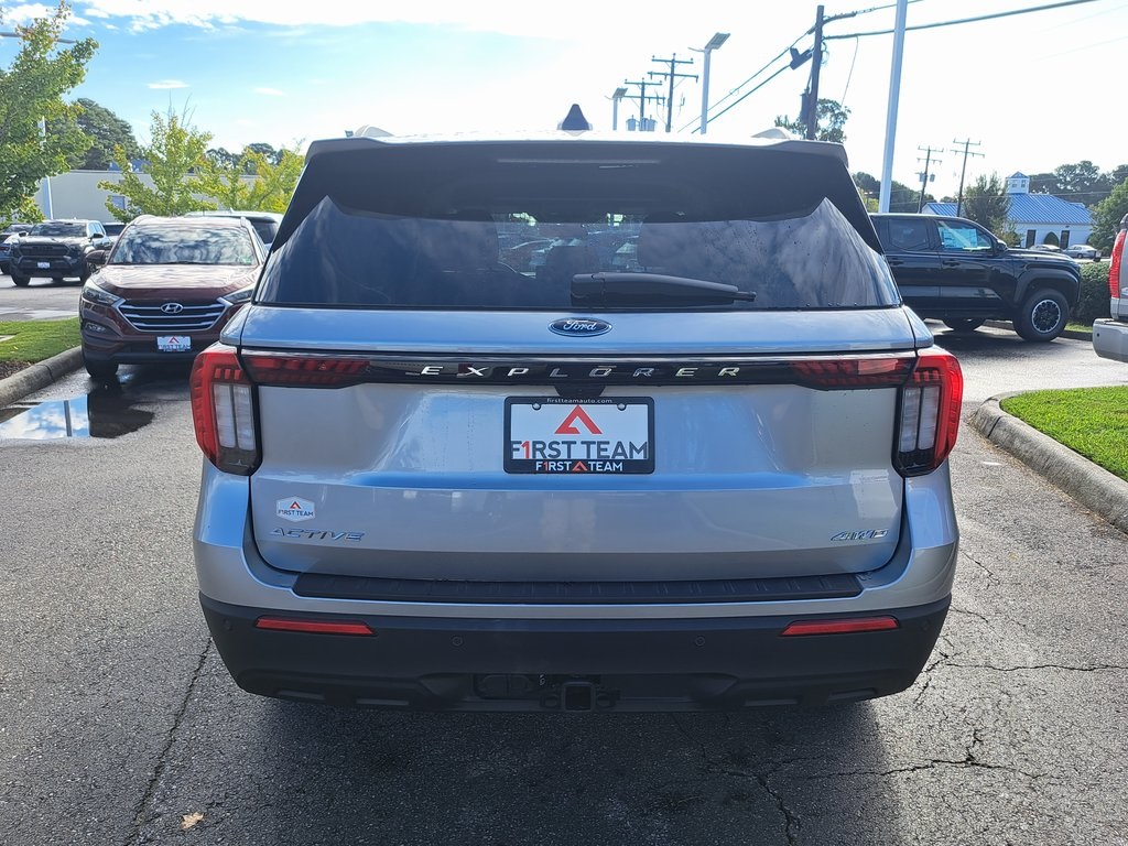 2025 Ford Explorer photo 7