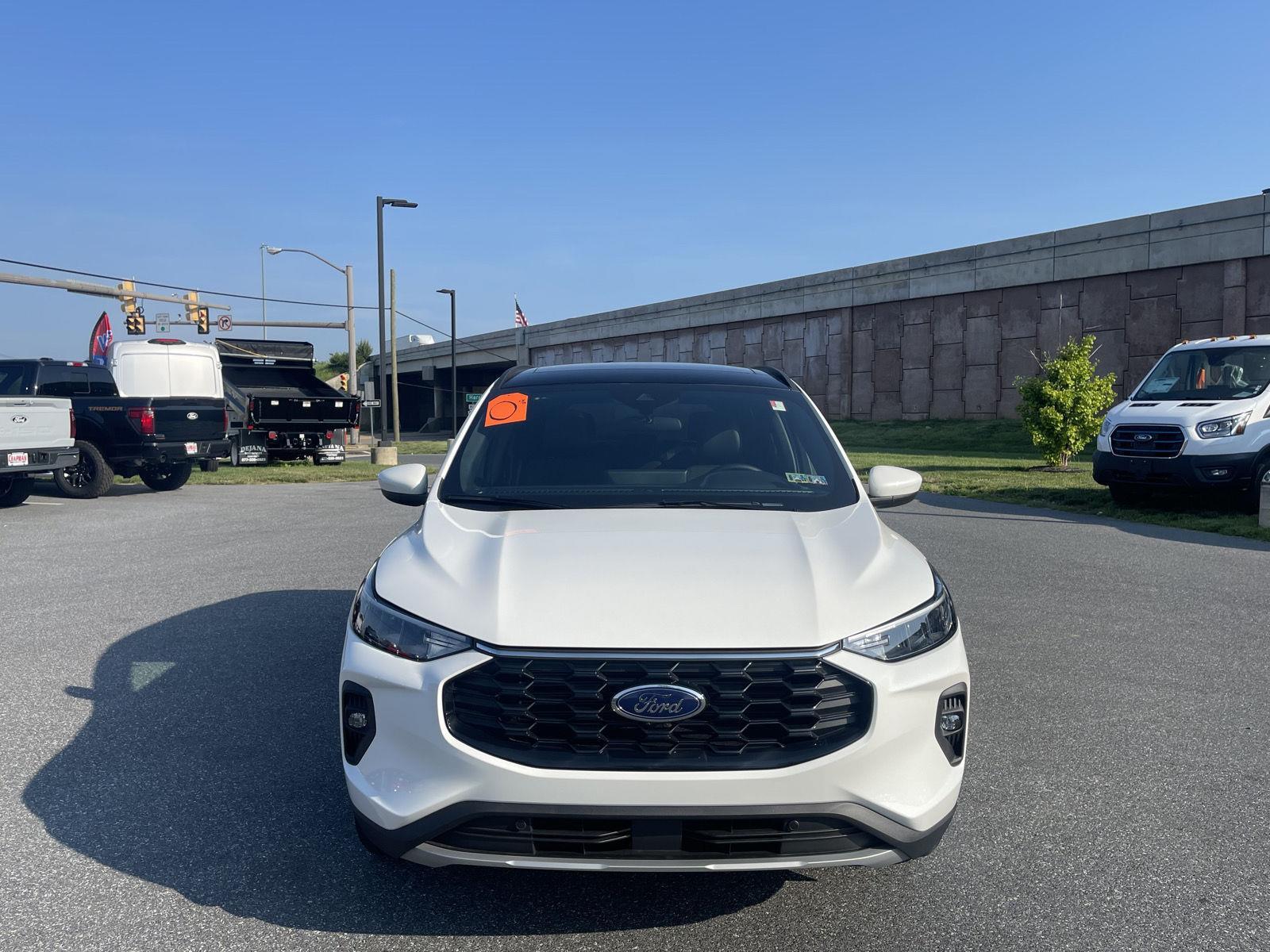 2025 Ford Escape ST-Line Select photo 2