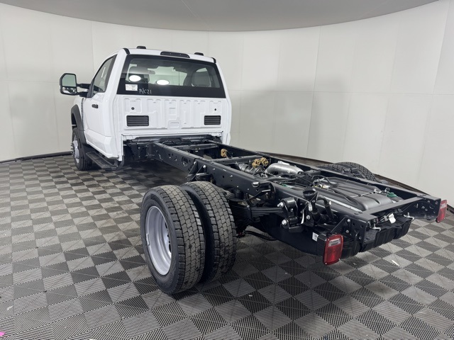 2025 Ford F-550 photo 4