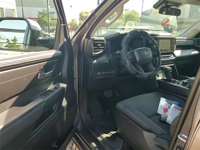 2023 Toyota Tundra SR5 CrewMax photo 9