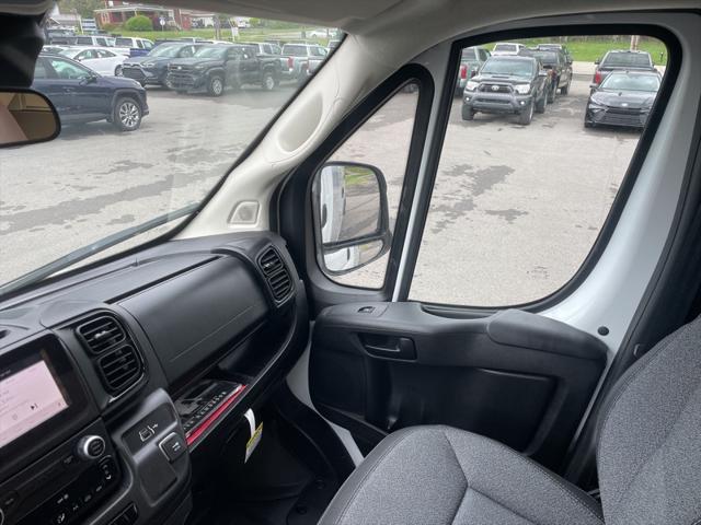 2024 Ram 3500 Cutaway photo 17
