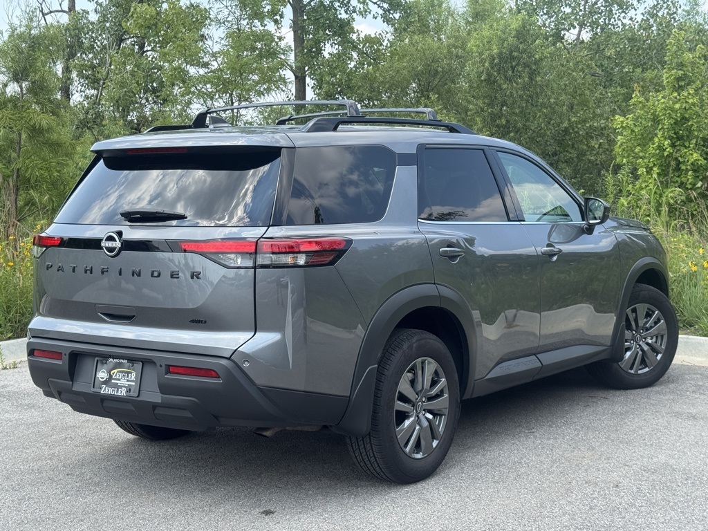 2025 Nissan Pathfinder SV photo 3