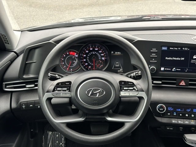 2023 Hyundai Elantra SEL photo 10