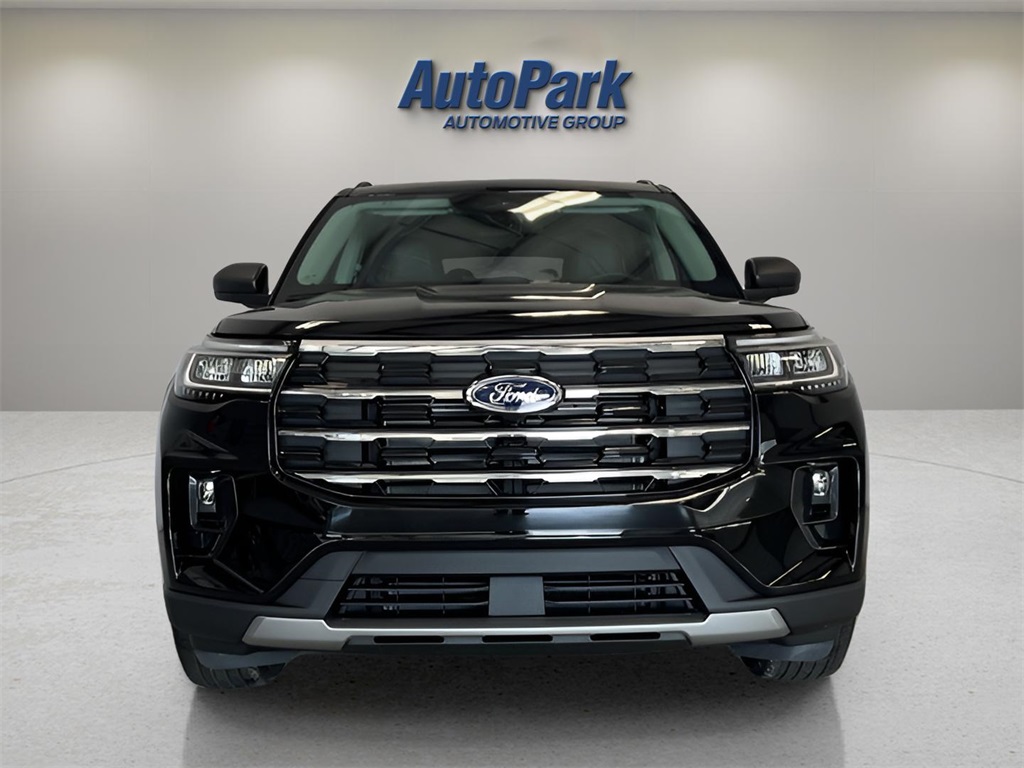 2025 Ford Explorer photo 2