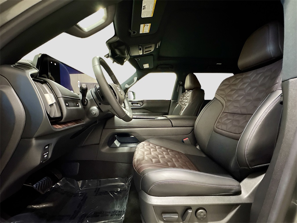 2025 Nissan Armada Platinum photo 5