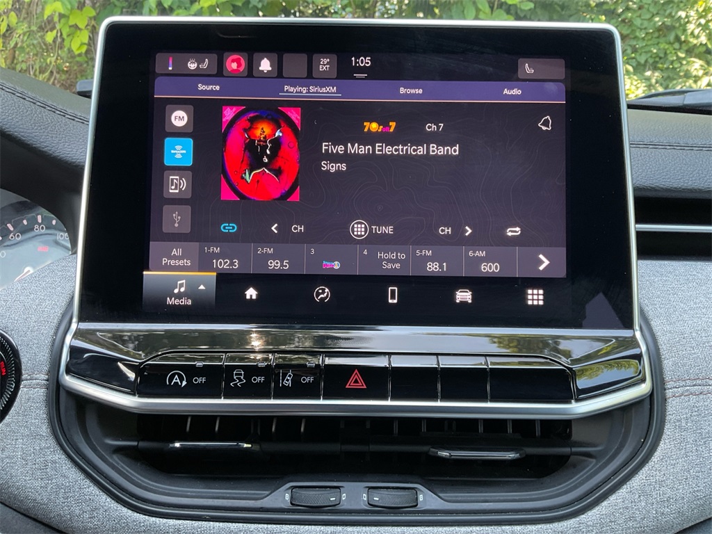 2023 Jeep Compass Latitude Lux photo 20