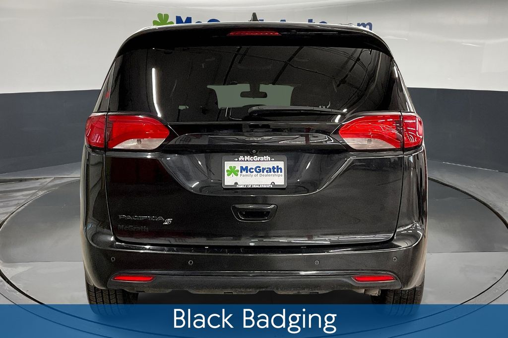 2018 Chrysler Pacifica Touring L photo 5